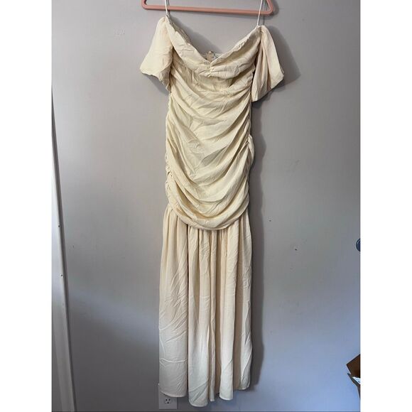 Selfie Leslie Dalisha Off Shoulder Ruched Maxi Dress Cream - Picture 5 of 9